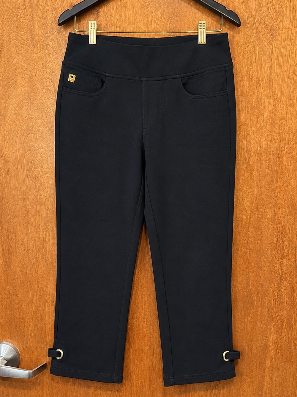 Belle by Kim Gravel Regular Flexibelle Gold Grommet Capri size 8 New A724132